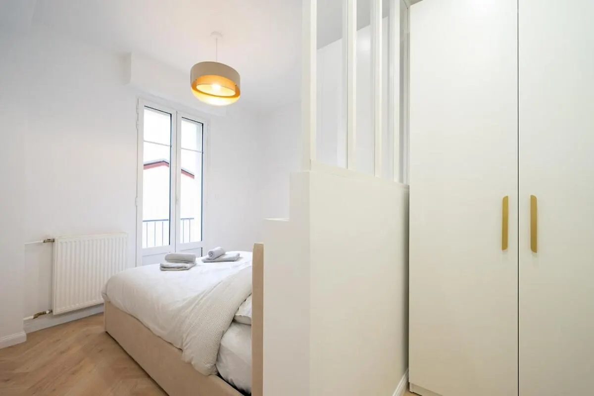 Beautiful 3 Rooms, Carre D 'Or Nice 0*,  Frankrig