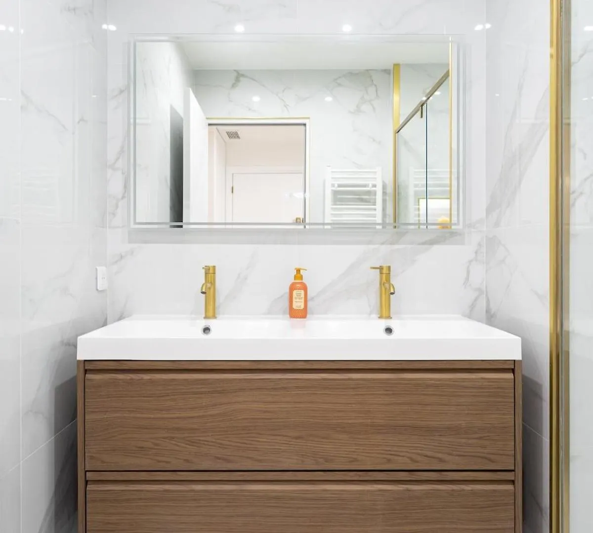 Beautiful 3 Rooms, Carre D 'Or Nice 0*,  Frankrig