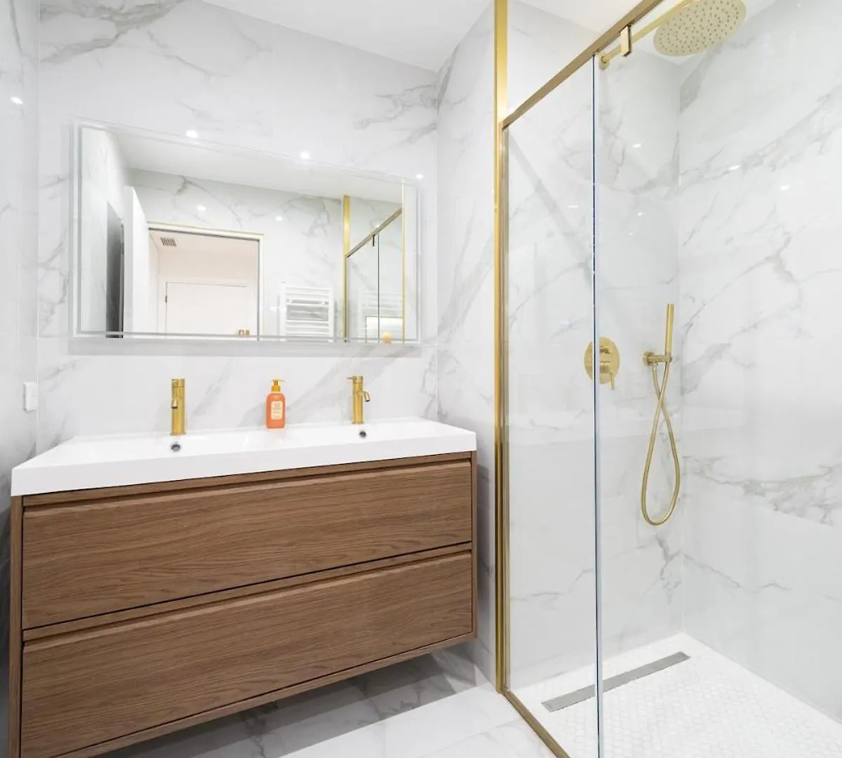 Beautiful 3 Rooms, Carre D 'Or Nice France